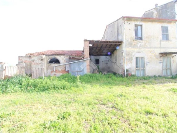 casa indipendente in vendita a Cascina in zona Ripoli