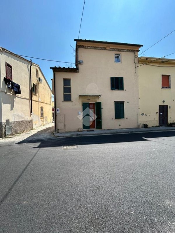 casa indipendente in vendita a Cascina in zona Casciavola