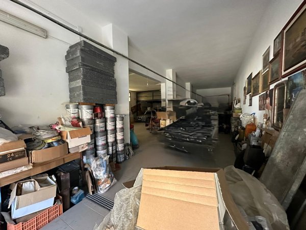 locale commerciale in vendita a Cascina in zona San Frediano a Settimo