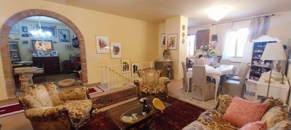 appartamento in vendita a Cascina in zona Latignano