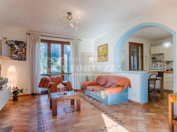 casa indipendente in vendita a Cascina in zona Visignano