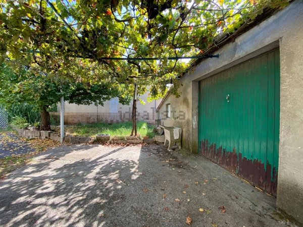 casa indipendente in vendita a Cascina in zona Marciana