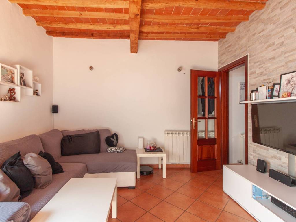 casa indipendente in vendita a Cascina in zona Visignano