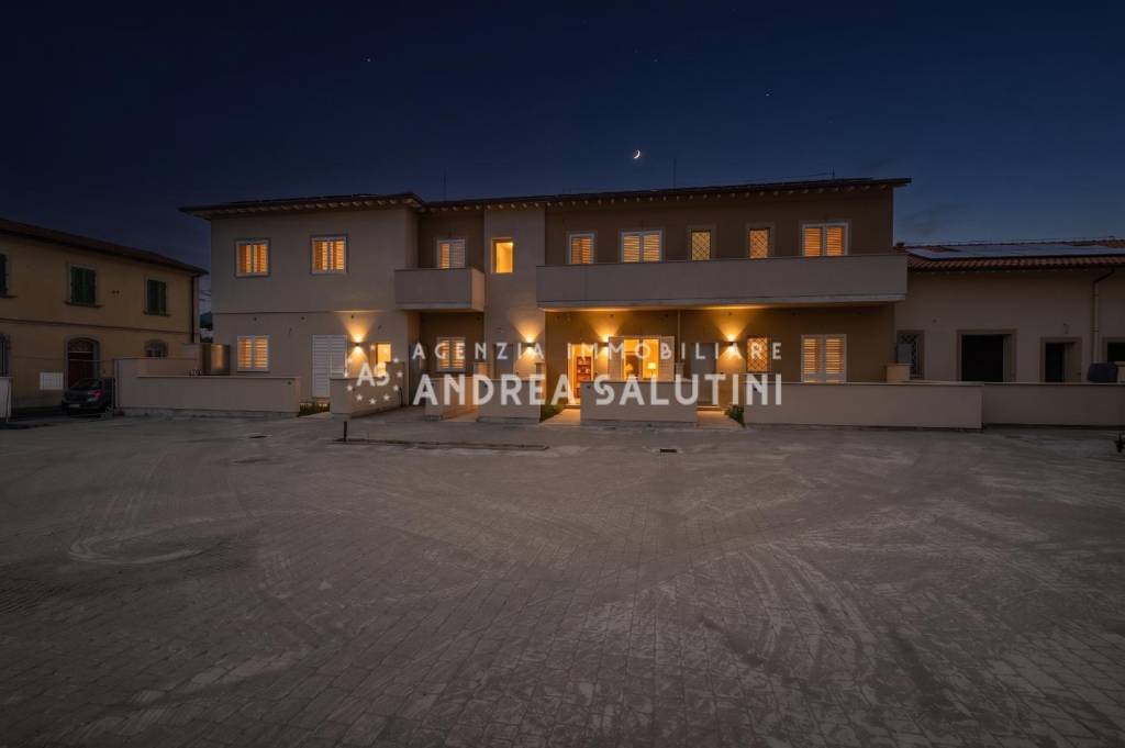 casa indipendente in vendita a Cascina in zona Marciana