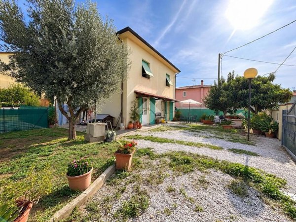 appartamento in vendita a Cascina in zona Visignano