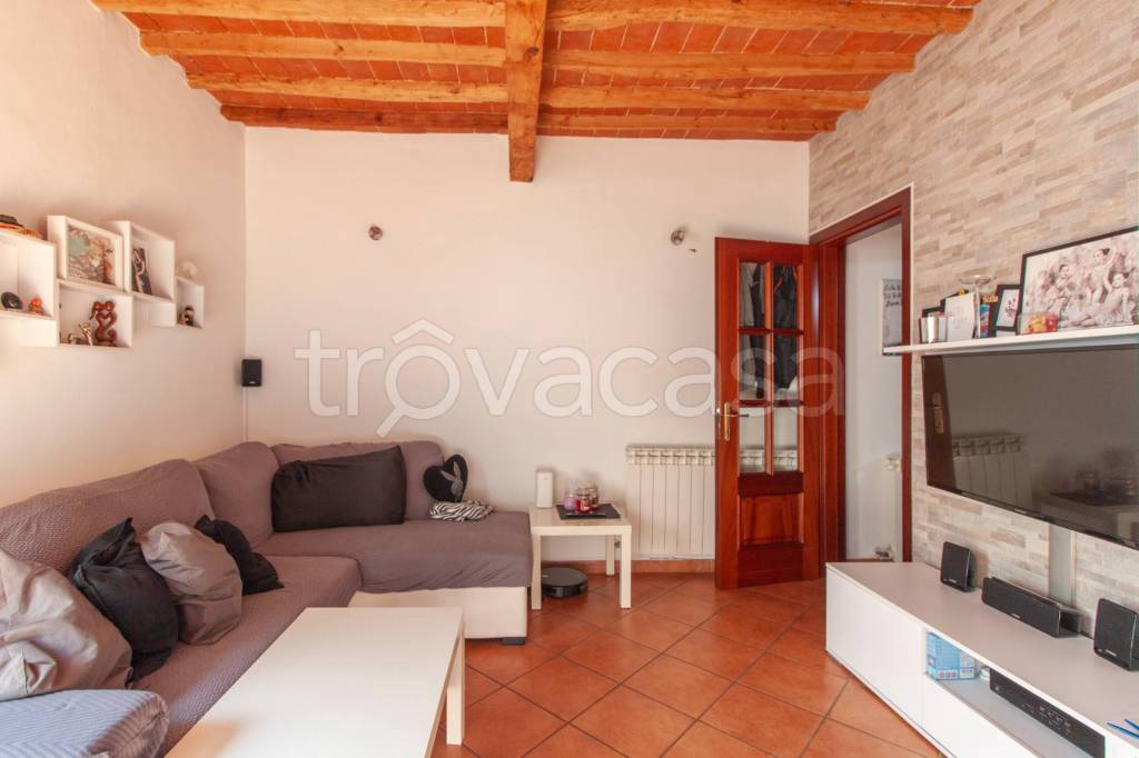 casa indipendente in vendita a Cascina in zona Visignano