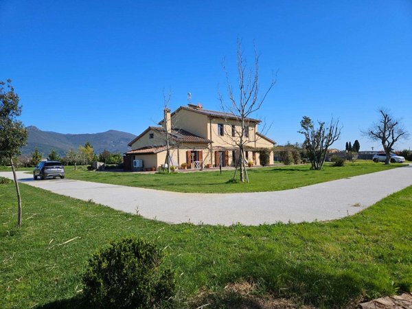 casa indipendente in vendita a Cascina