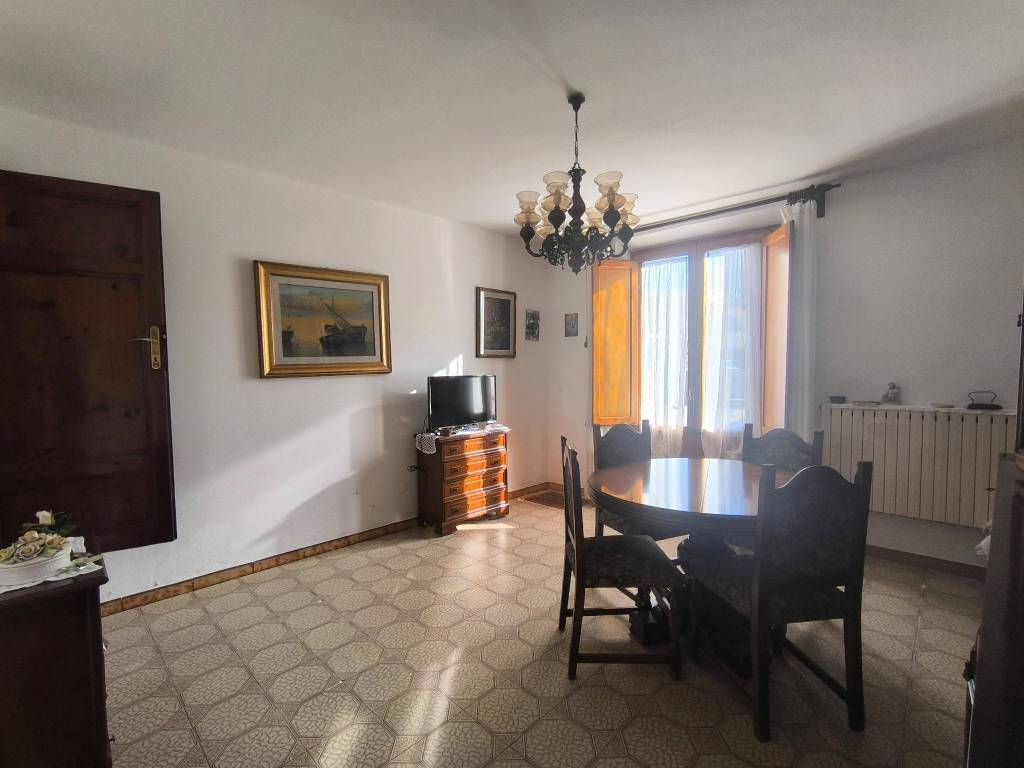 casa indipendente in vendita a Cascina in zona San Lorenzo alle Corti