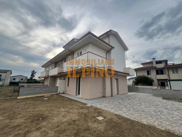 casa indipendente in vendita a Cascina