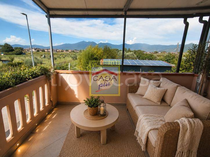 casa indipendente in vendita a Cascina in zona Visignano
