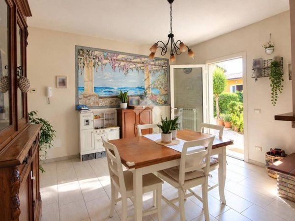casa indipendente in vendita a Cascina in zona Marciana