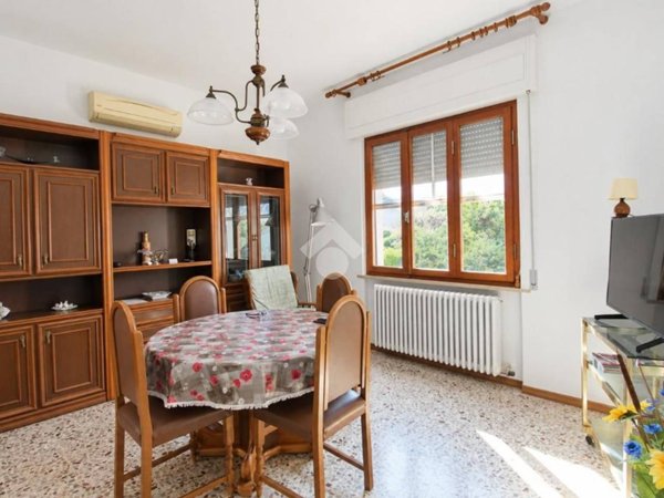 casa indipendente in vendita a Cascina in zona Marciana