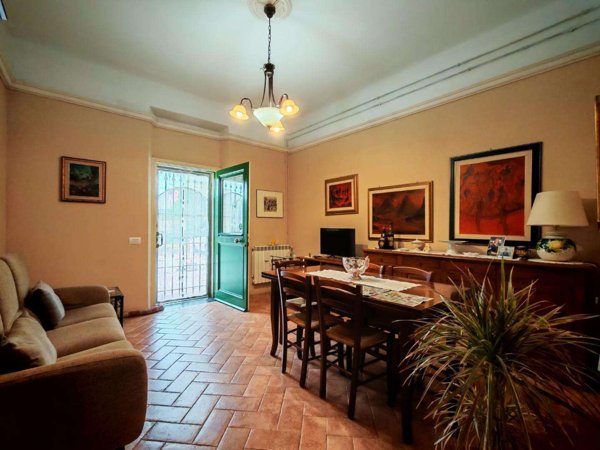intera palazzina in vendita a Cascina in zona Navacchio