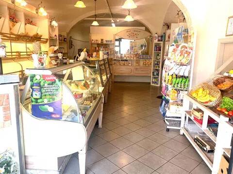 locale commerciale in vendita a Cascina in zona Marciana