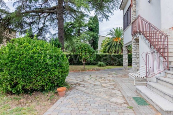 casa indipendente in vendita a Cascina in zona Titignano