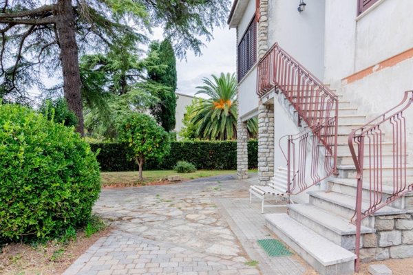 casa indipendente in vendita a Cascina