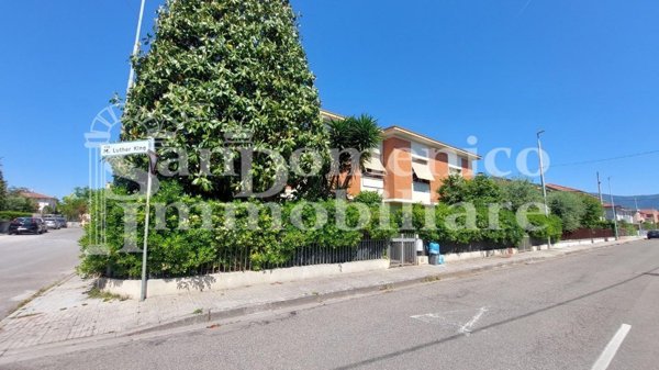 casa indipendente in vendita a Cascina in zona Casciavola
