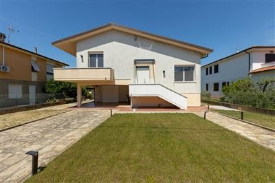 casa indipendente in vendita a Cascina in zona Visignano