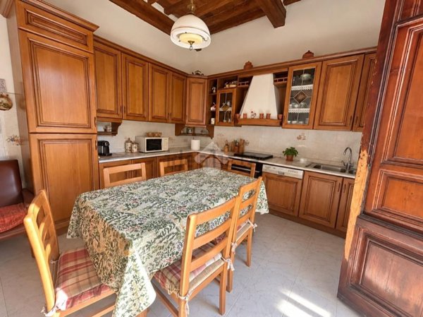 casa indipendente in vendita a Cascina