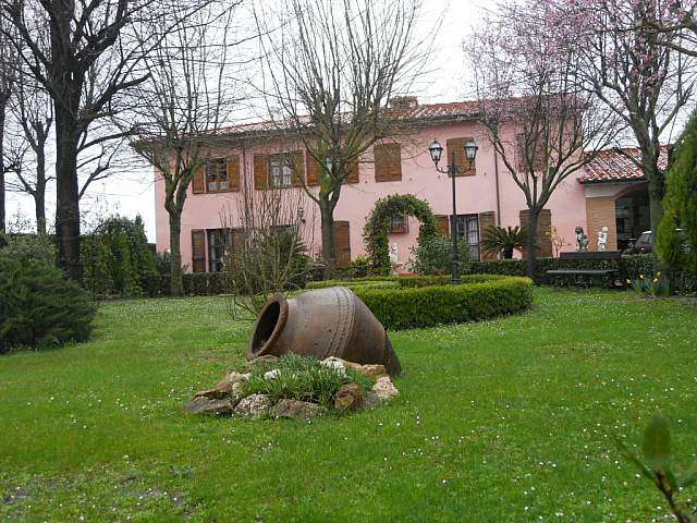 casa indipendente in vendita a Cascina in zona Marciana