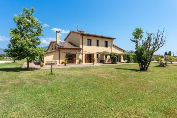 casa indipendente in vendita a Cascina in zona Marciana