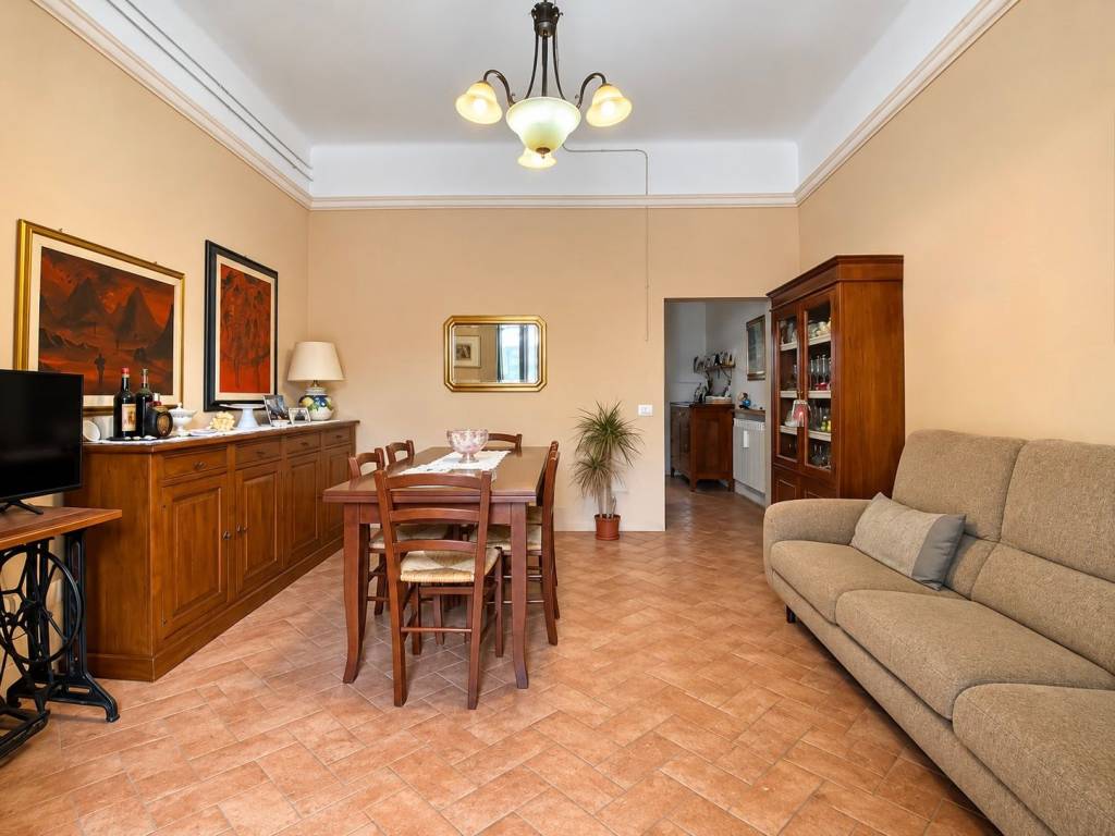 casa indipendente in vendita a Cascina in zona Visignano