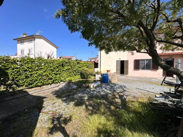 casa indipendente in vendita a Cascina in zona Navacchio