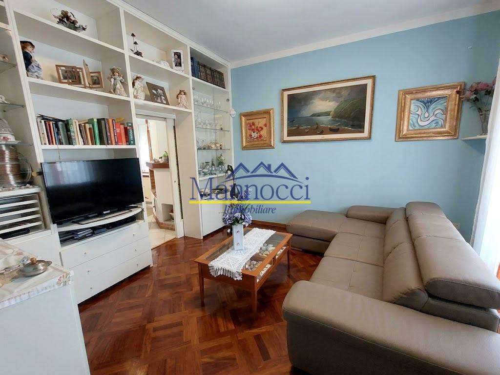 casa indipendente in vendita a Cascina in zona San Lorenzo alle Corti