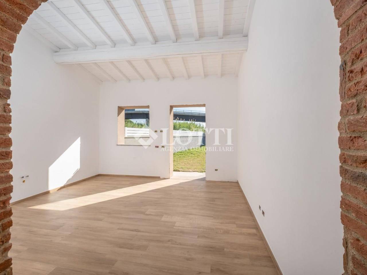 casa indipendente in vendita a Cascina in zona San Giorgio