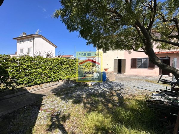casa indipendente in vendita a Cascina in zona Navacchio