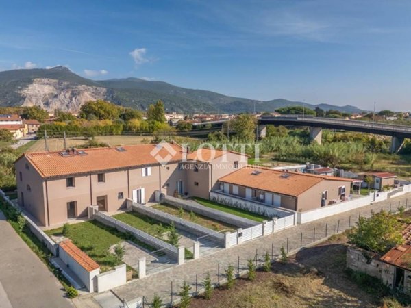 casa indipendente in vendita a Cascina in zona San Giorgio