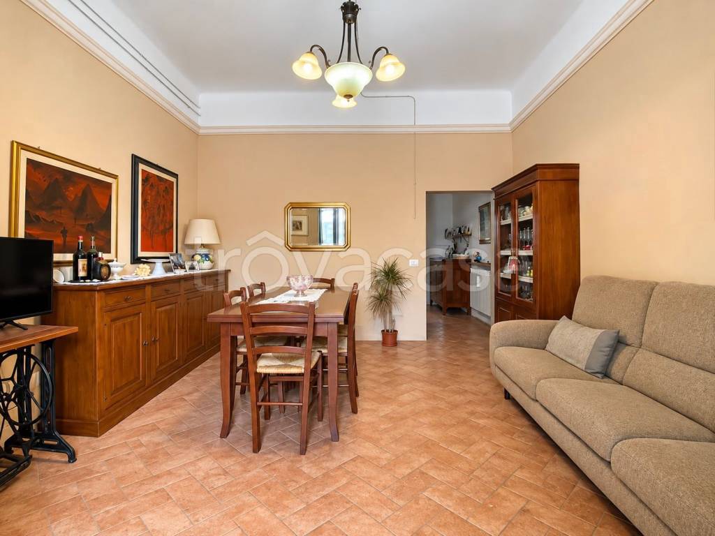 casa indipendente in vendita a Cascina