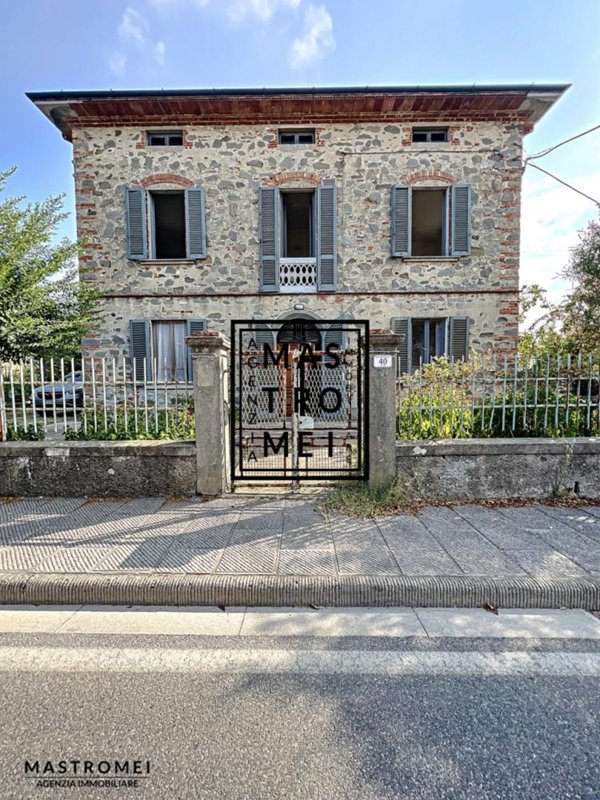 casa indipendente in vendita a Castelfranco di Sotto in zona Villa Campanile