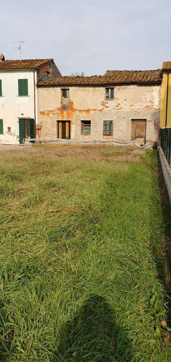 intera palazzina in vendita a Castelfranco di Sotto in zona Villa Campanile