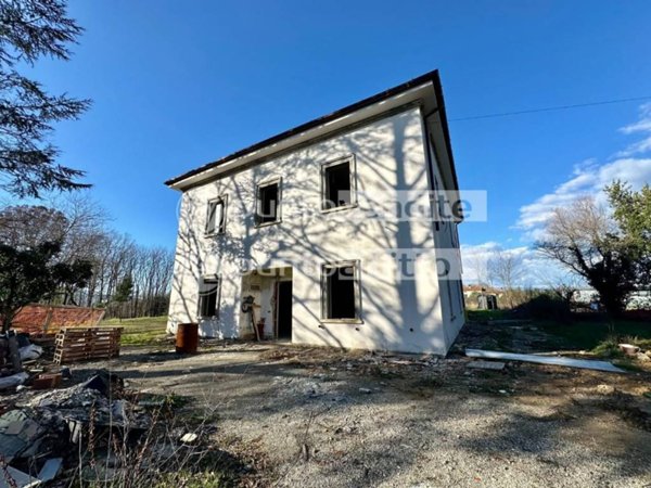casa indipendente in vendita a Castelfranco di Sotto in zona Orentano