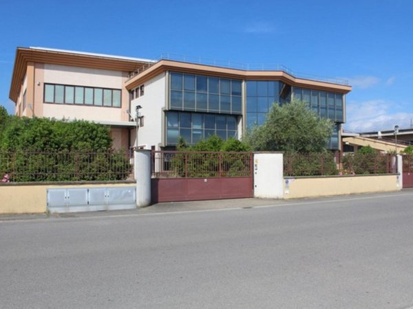 capannone in vendita a Castelfranco di Sotto