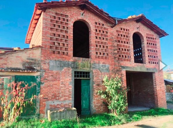 casa indipendente in vendita a Castelfranco di Sotto in zona Villa Campanile