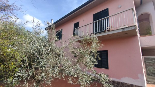 casa indipendente in vendita a Castelfranco di Sotto in zona Villa Campanile