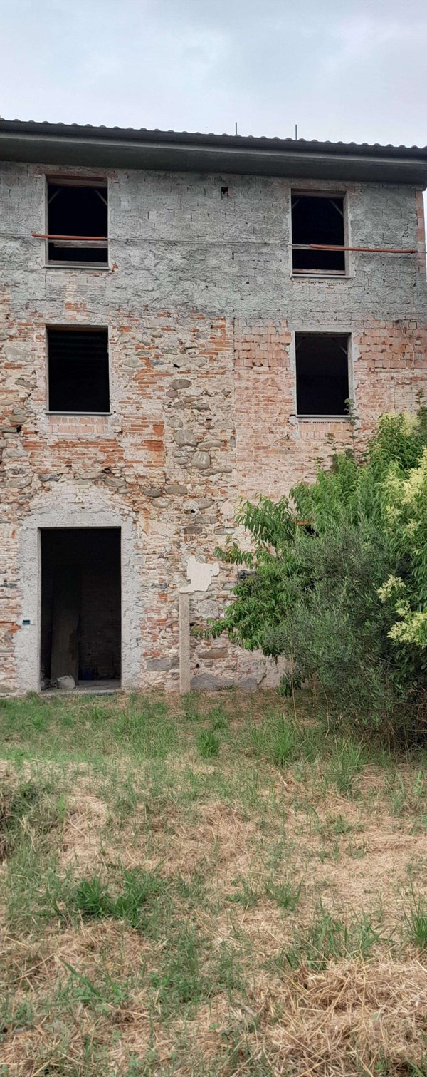 intera palazzina in vendita a Castelfranco di Sotto in zona Orentano