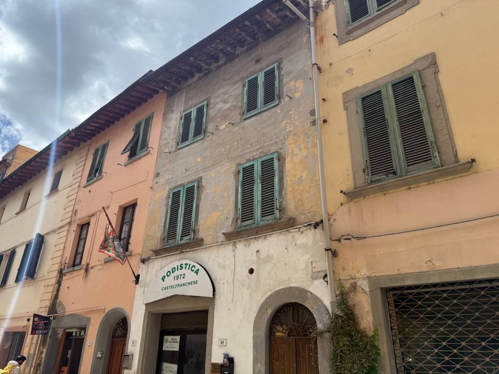 intera palazzina in vendita a Castelfranco di Sotto