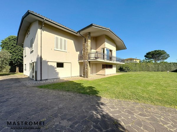 casa indipendente in vendita a Castelfranco di Sotto in zona Villa Campanile