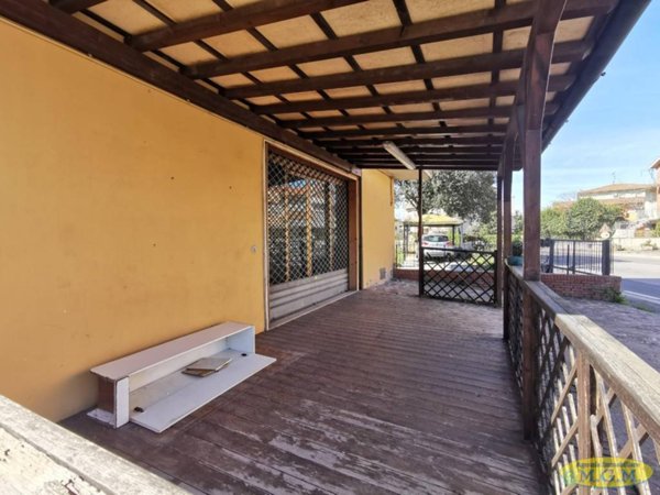 locale commerciale in vendita a Castelfranco di Sotto