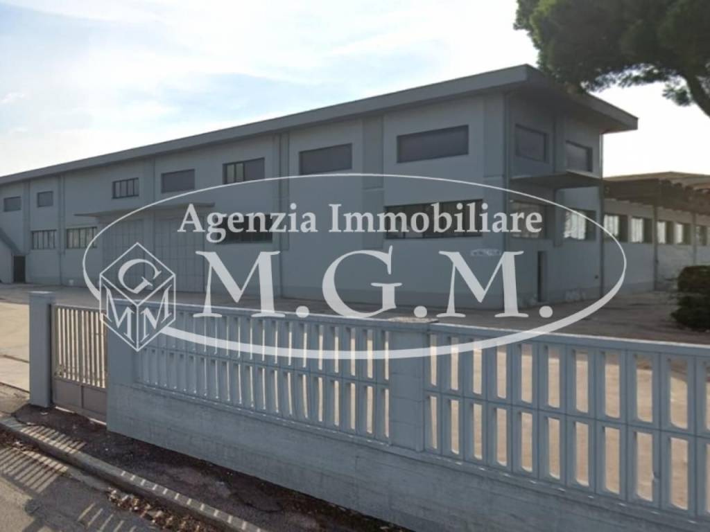 locale commerciale in vendita a Castelfranco di Sotto