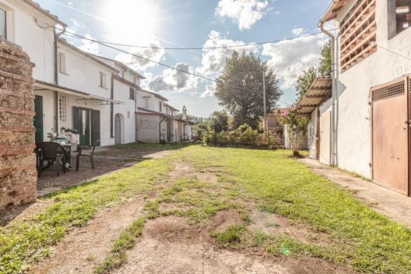 casa indipendente in vendita a Castelfranco di Sotto in zona Orentano