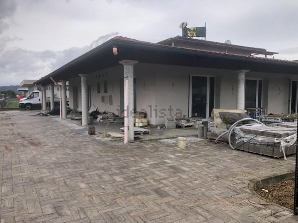 locale commerciale in vendita a Castelfranco di Sotto