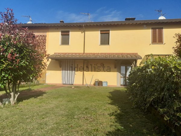 casa indipendente in vendita a Castelfranco di Sotto in zona Villa Campanile