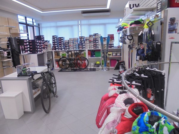 locale commerciale in vendita a Castelfranco di Sotto
