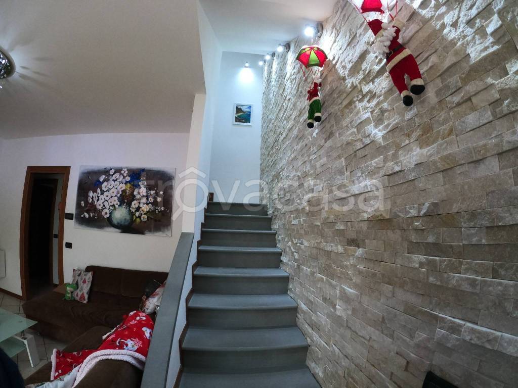 casa indipendente in vendita a Castelfranco di Sotto in zona Orentano