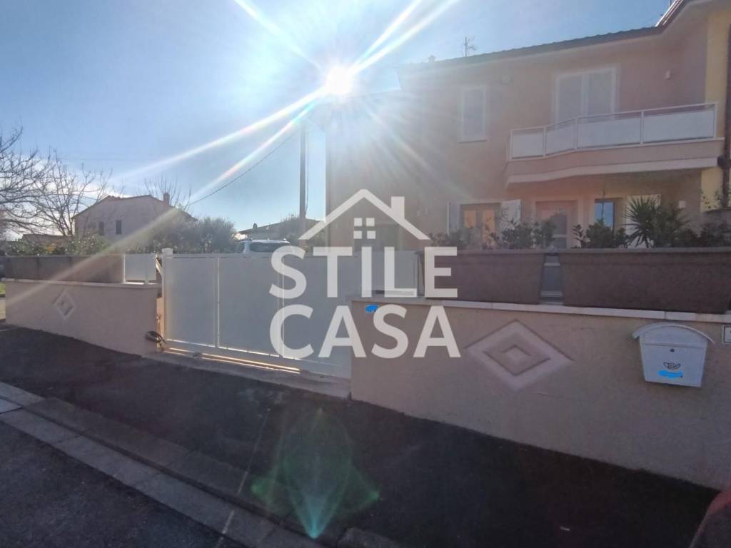 casa indipendente in vendita a Castelfranco di Sotto in zona Villa Campanile