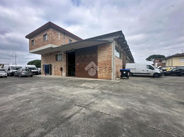 capannone in vendita a Castelfranco di Sotto